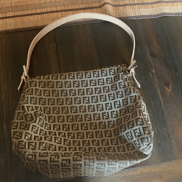 Fendi Zucca Shoulde bag/ Tan color - Picture 2 of 8